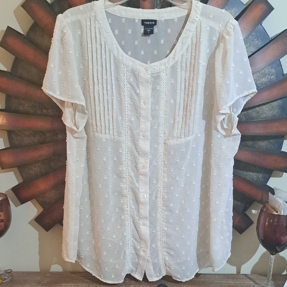 Torrid Sheer Cream Textured Blouse Euc Size 2